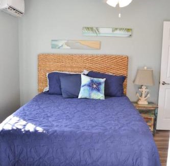 Davis House | Cozy 3BR Cottage Fishing Private Dock Boating