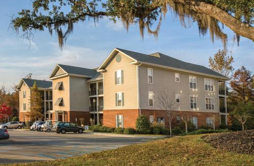 Santee House | Wyndham Lake Marion Nine 9BR Apartments
