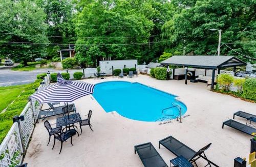 Flat Rock House | Lakeview Cottage - Unit 305