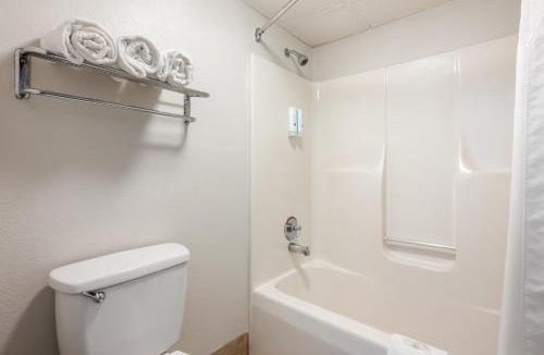 Gold Rock Hotel | Quality Inn Battleboro - Rocky Mount
