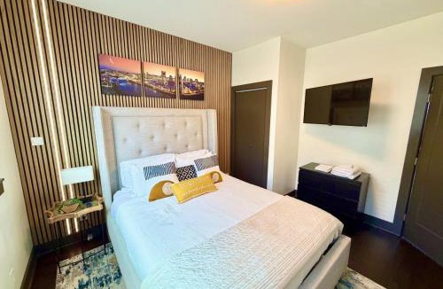 Katie Hill Neighborhood House | Queen Room Broadway Vandy TSU
