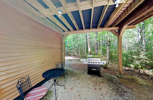 Franklin House | 2 beautifully designed, off-the-grid homes with amazing lakefront views & access