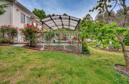 Mount Airy House | Hot Tub, Home Gym, Decks! Retreat 9 Mi to Mt Airy