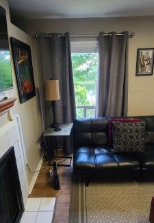 North Capitol Apartment | Captain's Quarters Riverfront #2