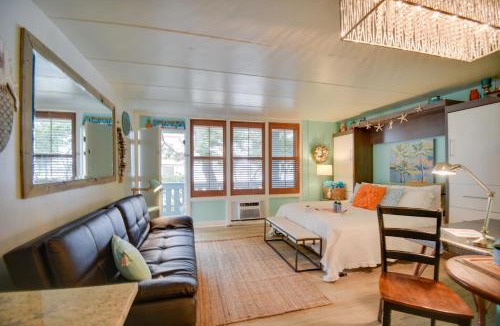 Northeast Virginia Beach Apartment | Chic Virginia Beach Retreat - Pool, Steps to Beach
