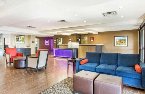 Clinton Hotel | Comfort Suites Clinton near Presbyterian College