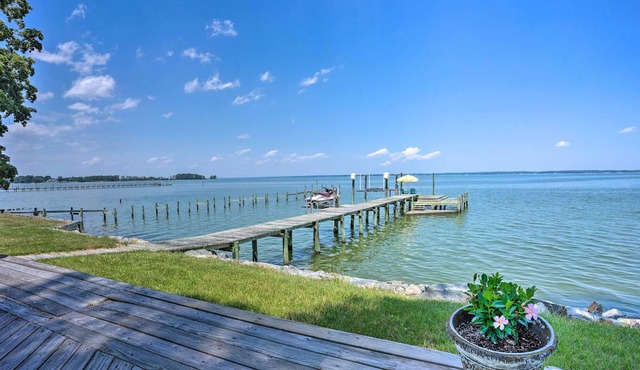 Urbanna Waterfront Retreat: Pier & Gas Grill! in Urbanna