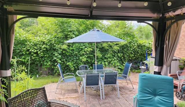 Large bungalow minutes to lake Simcoe with all the amenities you could ask for!