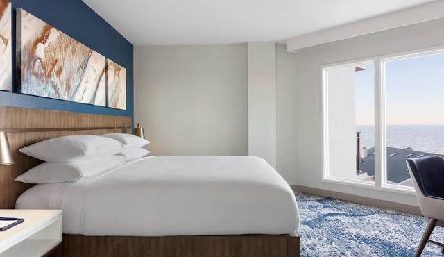 Delta Hotels by Marriott Virginia Beach Waterfront Suites