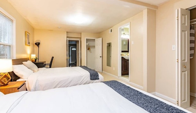 Cozy House 10min to Monuments and DC by CozySuites
