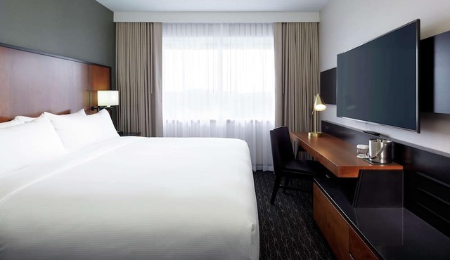 DoubleTree by Hilton Montreal Airport
