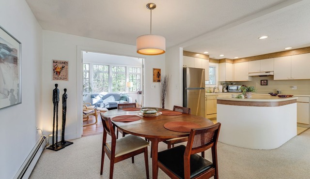 1 Mi to Maine Street! Mcm-style Home in Brunswick