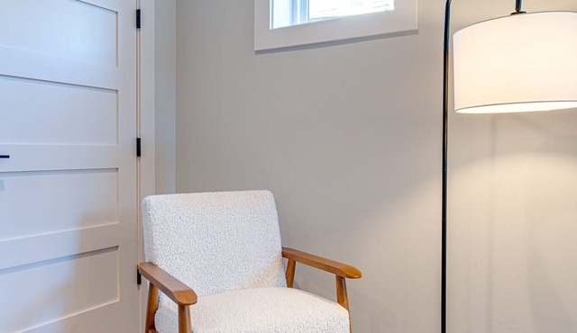 Mesmerize Melrose - Mins to Broadway - 2 Bedrooms