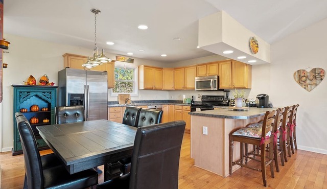 Charming 3-bedroom house with WiFi, AC in lovely Morganton