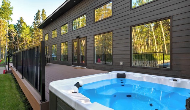 Luxury Clear Lake Cabin at Elkhorn Residence