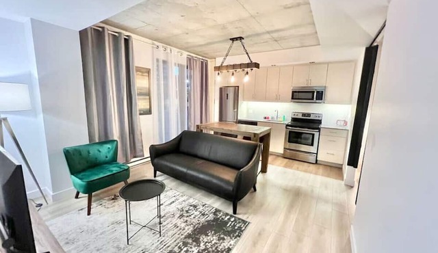 Pretty studio in Old Port Montreal with charming decor and a fantastic location.