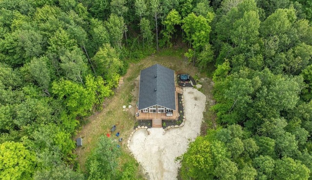 Chalet Serenity| Hot Tub | Lake Access |Pool Table