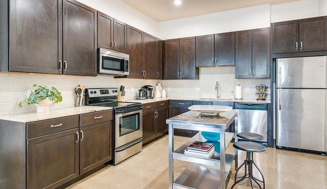 Loft Life - 2 Luxury Loft Units - Mins to Broadway