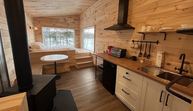 Le PicBois, Tiny house on the side of the river. Perfect get away to disconnect