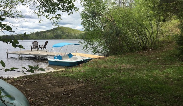 Relax in Canadian Nature in our 2 bedroom Cottage on Long Lake