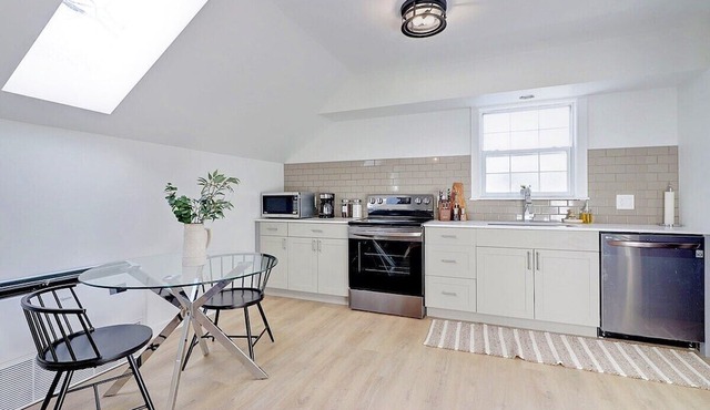 This apartment is a 2 bedroom(s), 1 bathrooms, located in Fredericton, NB.