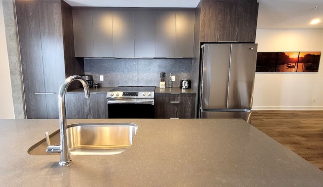 Corporate Stays - Elegant 3BR with Rooftop, Gym & Lounge
