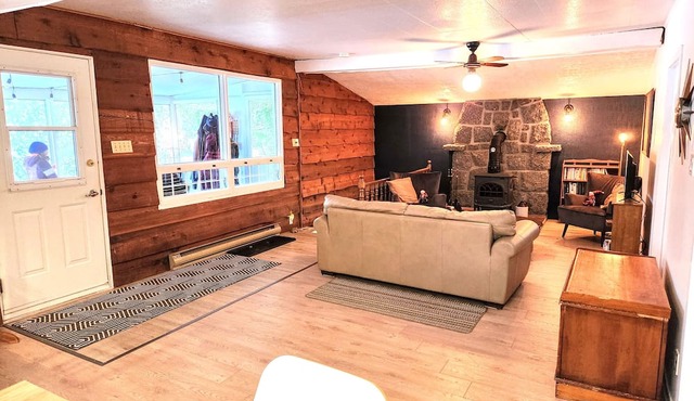 Chalet du cap Accès Privé Avec Quai au Lac. Animaux de Compagnie Acceptés
