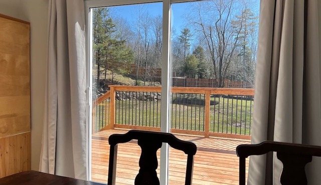 Dog Friendly, Fenced Yard with pond, Arcade/Bar room, Lake Views, 3 bedrooms
