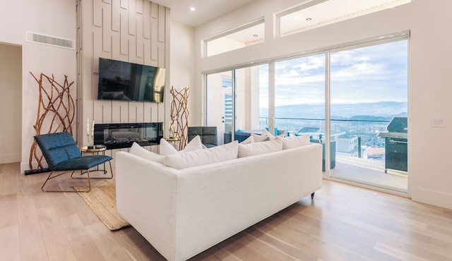 Play&Stay: Mountain & Lake Views/Theatre+Spacious
