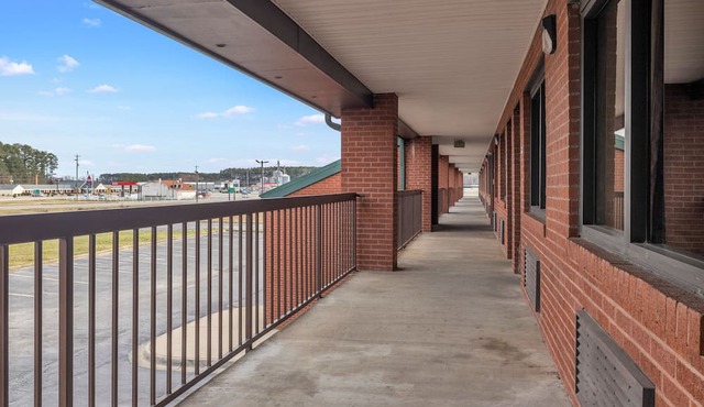 Studios and Suites 4 Less Emporia