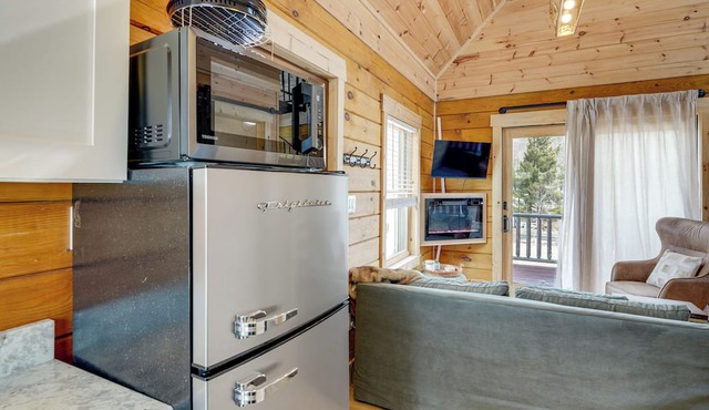 Handcrafted Tiny Home, Near Dtwn Boone