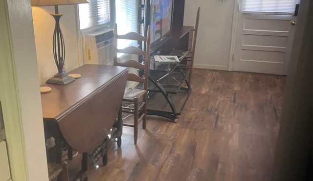 Masters themed 1 KING bed 1 bath apartment Columbia SC Superhost