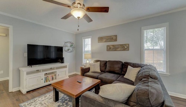 Walk Lex & Main St | Near Old Mill Brew Pub | 3BR
