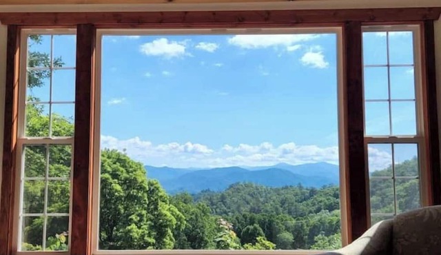 Knotty & Nice Cottage Mountain Views, Near Tail of the Dragon, & Fontana Village