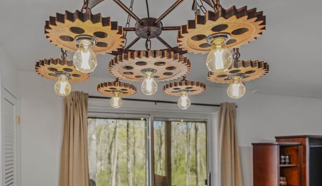 Maple Haven-Escape room, treehouse loft, fire pit, pool access, game room, grill in Berkeley Springs