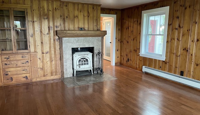 Renovated 2 Bedroom House - Walk to Beach
