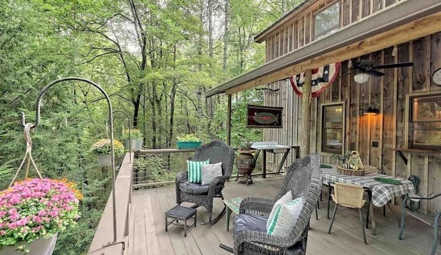 Woodsy Cabin near Lake Rabun Beach in Lakemont
