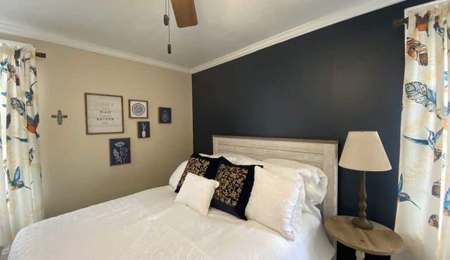 Downtown Cozy Cottage Family Retreat