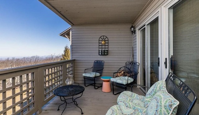 Wintergreen. Panoramic Sunsets, Mountain Views, Pool, 2 King Suites, 99 midweek
