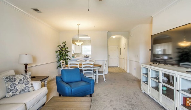 7 Mi to Myrtle Beach Boardwalk: Condo w/Balcony!