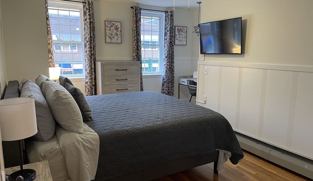 Newly renovated1 Bedroom 1 Bath in the Heart of Downtown Ellsworth.