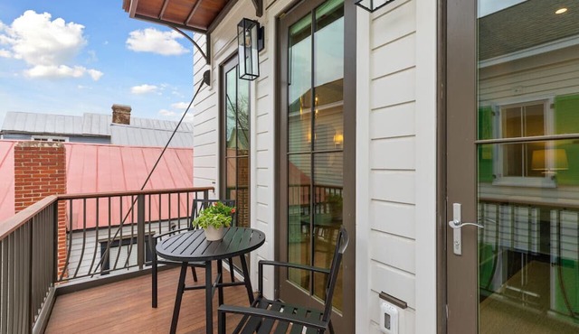 Entire New 3 Story House w/Private Heated Spa/Pool, Roof Top Deck & Elevator