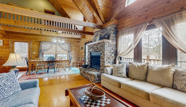 Dog-friendly lake home with private floating dock - jetted tub, firepit, & decks in New Tazewell