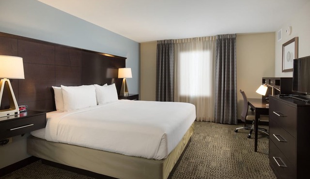 King Suite | Free Breakfast Buffet + Great for Business Travelers!