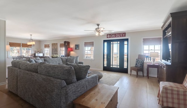 $200 Gas Card for 5+ night stay July 4th week! Private Boardwalk, Pool, Hot Tub - 3602 Palm
