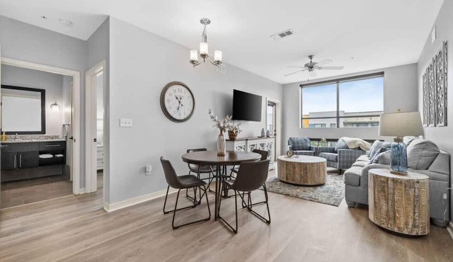 Luxurious Large 2 bed 2 bath Downtown Condo- #402