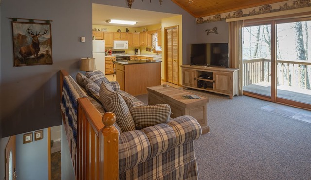 RELAX & GETAWAY IN A FULY FURNISHED CABIN IN THE BLUE RIDGE SMOKEY MOUNTAINS.