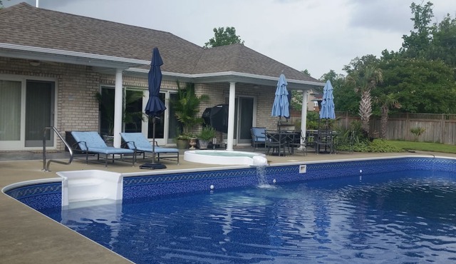 Reunion Paradise! Spacious Luxury Home and Pool House
