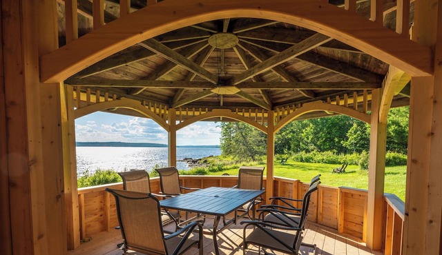 Beachfront Getaway: Acadia & Bar Harbor, A/C, Fire Pit, Gazebo-New for 2025.