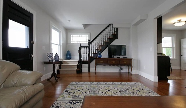 Water View 6-Bedroom Colonial, Hedgegate of Newport, Perfect for Large Groups